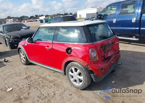 2010 Mini Cooper z USA, uszkodzony, nr VIN WMWMF3C59ATZ66062
